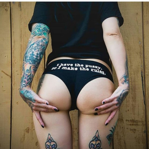 Porn painted-girls:  Hot tattooed chicks photos