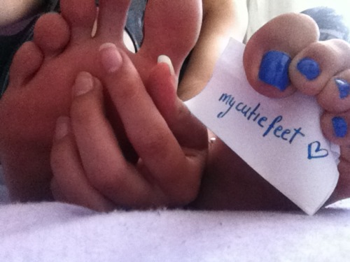 mycutiefeet:  Wanna touch my soft feet?