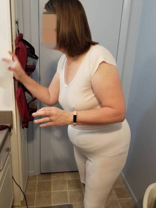 Porn photo sm54usa5:  Sexy Mormon wife getting  ready