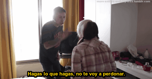 more-smiles-and-cry-less:  Típico. 