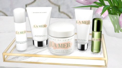 La Mer Luxury Skincare Set Set Contains:- Cleansing Foam- Intensive Revitalizing Mask- Moisturizing 