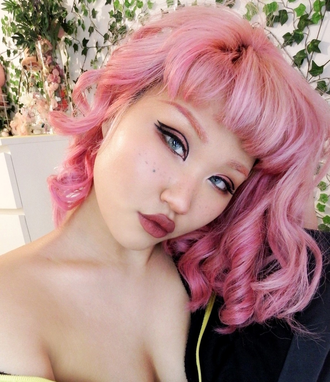 michellemoe:  Tried out a new eyeliner style c: 