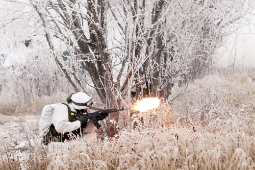 militaryarmament: Russian airborne troops (VDV) during winter warfare training.