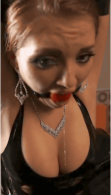 englishbondage:little-sierra:  hisdarksideips:  Oh my    I love a good DID  The necklace