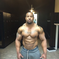 musclegalore:Big brown nipples got me weak!Lee Murphyfine black men
