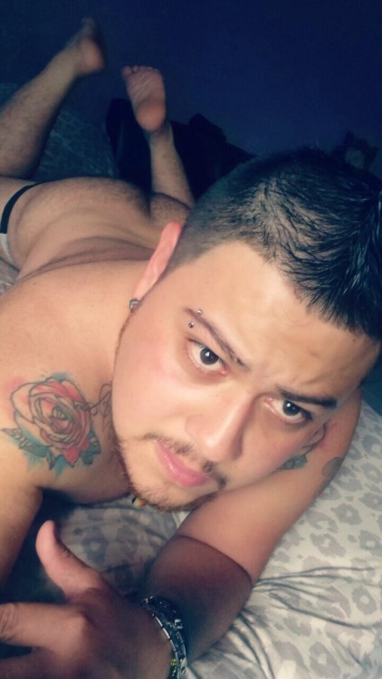 osoregio85:  iisaiidaleess24:  Ando Un Poco Caliente Quien Me Ayuda A Bajar Está Calentura “🐻💦🔥✨  #Cachorro #Chubby #Oso #Chasser #Hot #Sexysgordito  😍😍