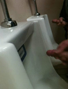 daveatcom:  wowcocks:  He’s sexy and he shows it http://wowcocks.tumblr.com/  Yummy 