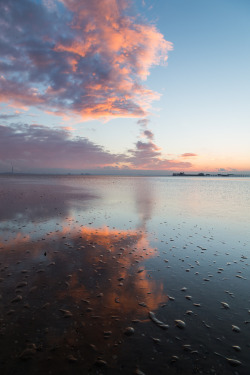 Sitoutside:   Reflecting Sands   By  Scott Baldock  
