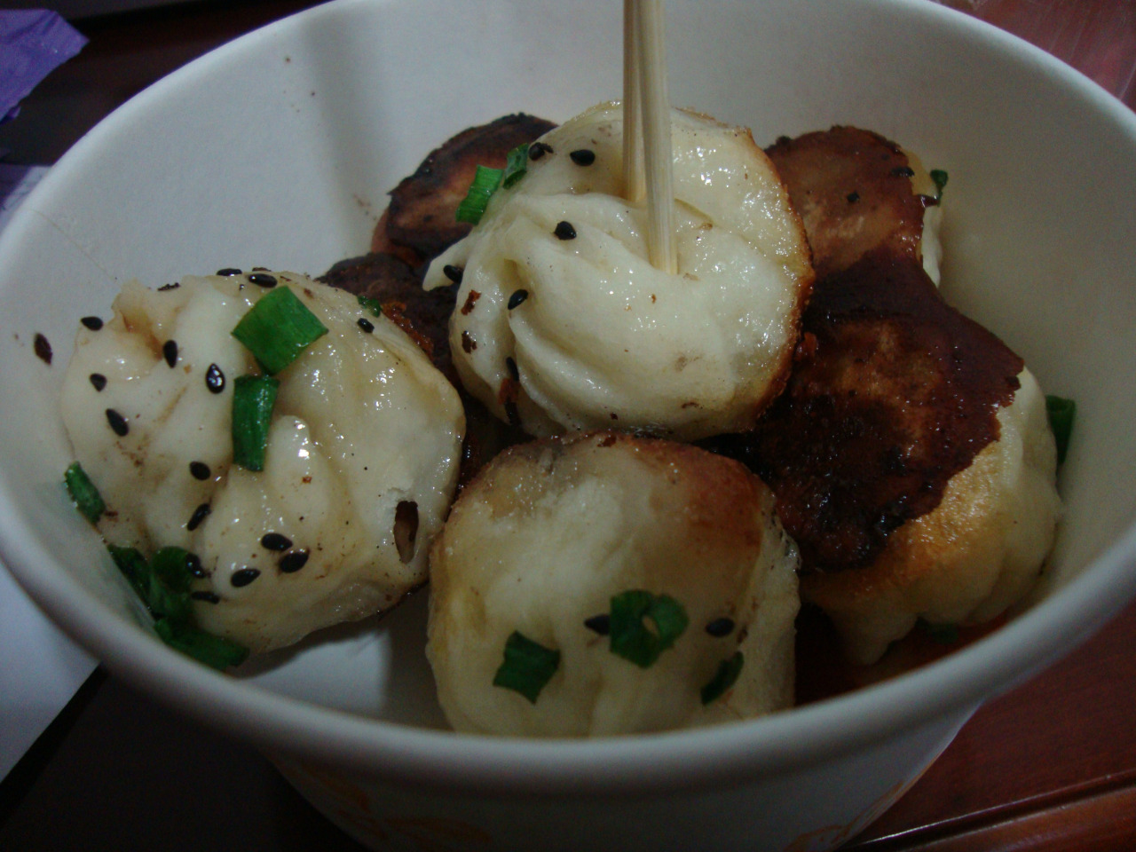 生煎馒头 (Shēngjiān Mántou)
These are pan fried baozi which are a Shanghainese specialty
- Market, Ningbo China