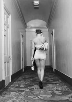 retrogasm:  Yale Joel - Banana Walking, 1951