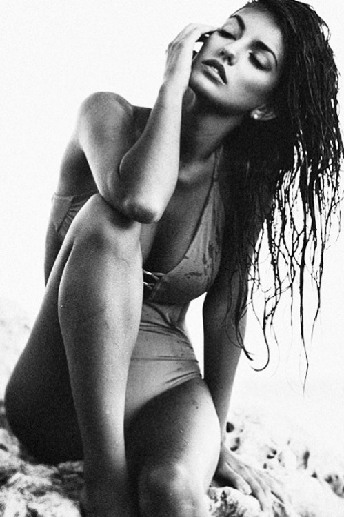 beautyormore:  ick4u:   Only the most beautiful. Dreams in Black and White     Beauty, or more…