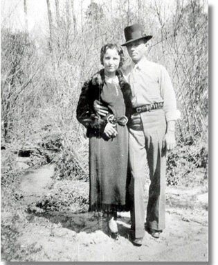 claudiamatossilva:  Bonnie & Clyde - original couple in the 30’s
