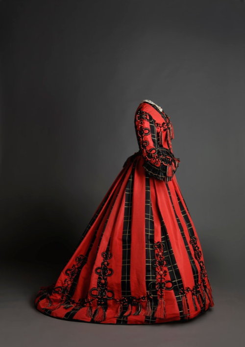 ephemeral-elegance: Tassel Embellished Day Dress, ca. 1860s via Museo del Traje