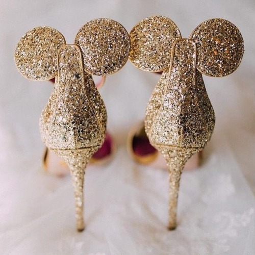 Cute, yes or no? #mickeyears #minniemouse #mouseears #shoeheaux #styleinspo #cute #goldsandals #gold