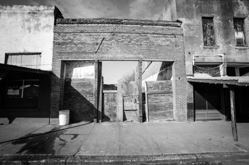 americanguide:  ARTESIA, MISSISSIPPI  ARTESIA, 55 m. (223 alt., 612 pop.), is the junction poin