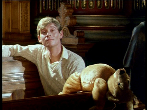 speareshakes:singsingsingwiththeswing:Brideshead RevisitedBased on the novel by Evelyn WaughJeremy I