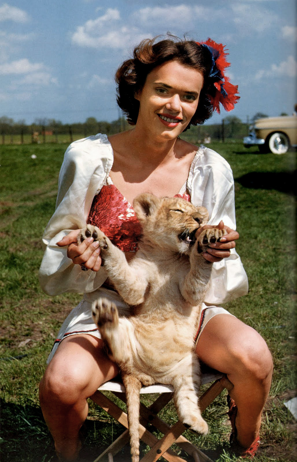 crowcrow:  Colour photographs of circus performers (1940s-1950s)   Thia could be