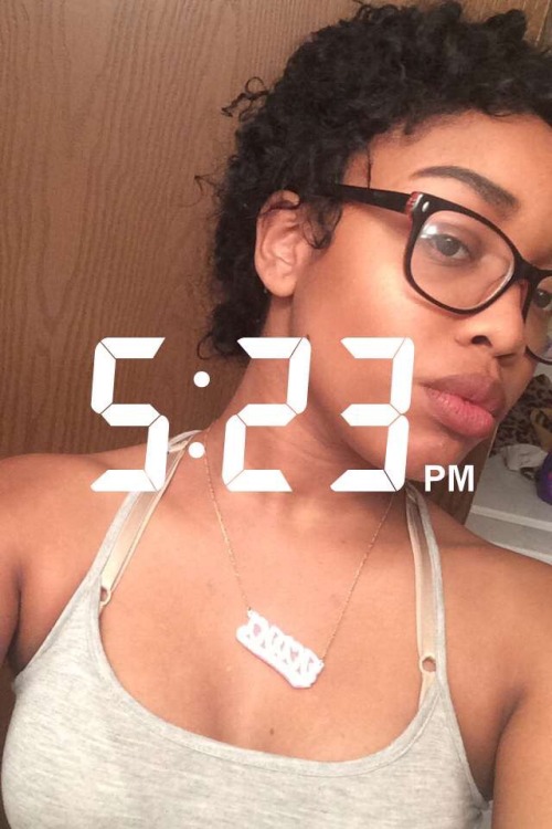 badgyal-k:  crownfullofcurls:  badgyal-k:  I don’t have a clever caption, sorry.  SC: bad_kiki  You are so pretty 😊  Thank you so much! So are u!