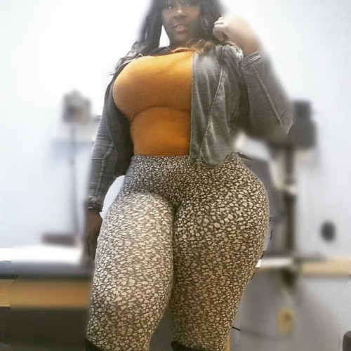 ratedthickent:  ASS-STONISHING!   RATEDTHICKENT.TUMBLR.COM 