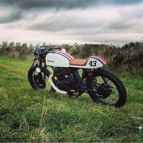 never-mind-the-dj:  hondacaferacer:  Great looking bike @cvlokmotorsport… http://ift.tt/1YgD2RJ