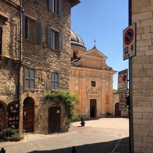 Old and older. The late renaissance Chiesa Nuova peeking out of the medieval streets of Assisi. The 