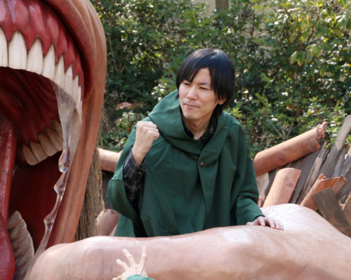 More photos from Isayama Hajime, Kaji Yuuki (Eren), Ishikawa Yui (Mikasa), and Inoue Marina (Armin) today at Universal Studios Japan’s SNK THE REAL! Videos of their appearance can be seen here and here.More on current and previous SNK THE REAL!