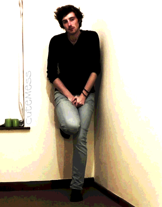 cuteandmessy:  New Video - CuteMess: Pale Jeans Pissing This video clip begins with