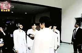woomeh: infinite with a selfie stick (ーー;)