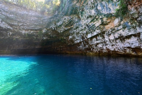 wtxch:Lake Cavern of Melissani,Kefalonia,Greece
