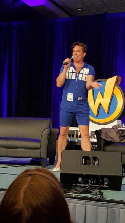 gayteenhipster:This past weekend I went to Wizard World Chicago with several friends.  We had passes