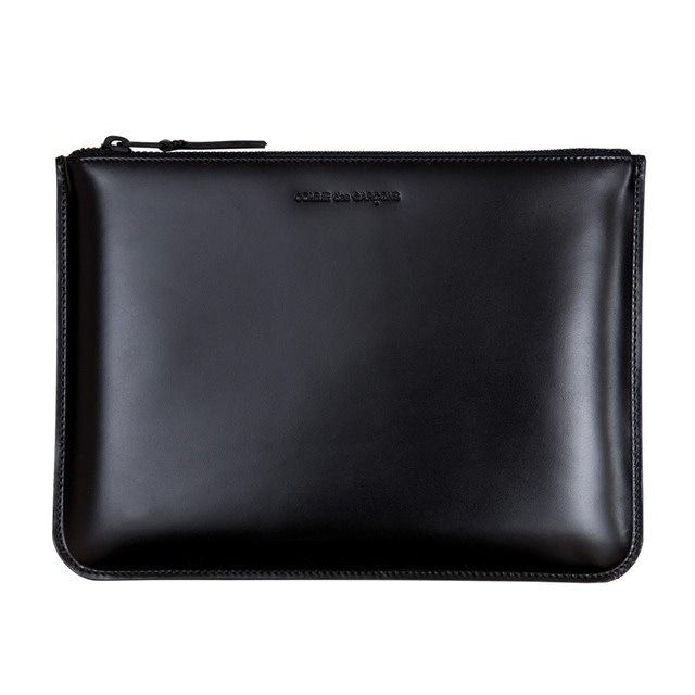 clubdoux:  pho-london:  COMME DES GARCONS POUCH  need 