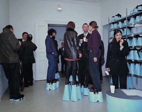 oxidi:Berlin-based artist Hans Hemmert threw a party in 1997 where guests wore shoe-extenders to make them all the same height of 2 meters. (source)