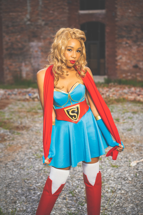 I made this Supergirl cosplay from Simplicity pattern 8185 for a photography and modeling panel. I l