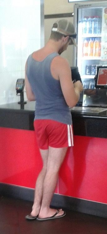 tradiewatch: Tradie post work, footy shorts, singlet, cap, thongs