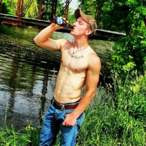 hot-country:  Thank God I’m a Country Boy