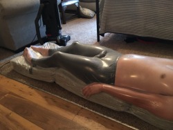 gumminese:  @swimpup and I made an ultra cheap vac bed. It was a lot of fun. 