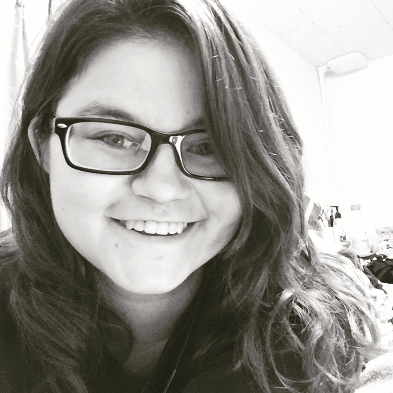 cutiered13:  Being beautiful is having no makeup, messy hair, and a smile at the