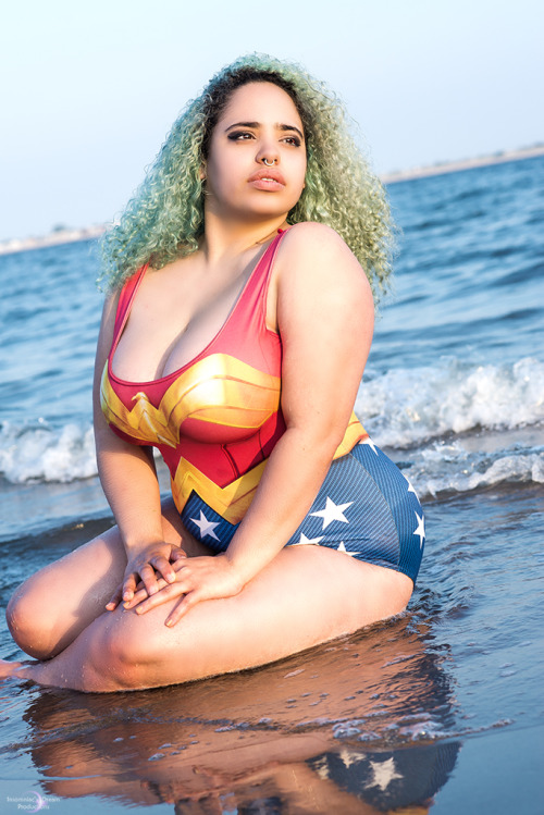 Model: Cin’ Von Quinzel in @blackmilkclothing’s Wonder Woman swimsuitPhotographer: Jonat