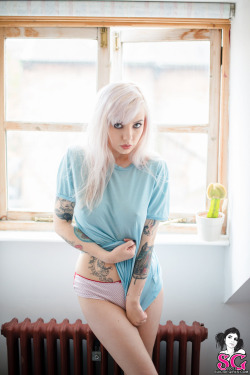 heyyyysexyladies:  the beauty of EmilyLaser source - http://suicidegirls.com/