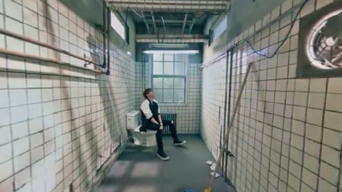 purpleboyhowonee:  *thinking deep thoughts while on toilet*  “…..yeah she bad.”