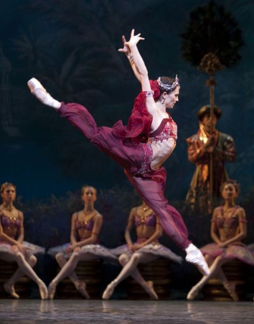 Anna Tsygankova as Nikiya in La Bayadère. Het Nationale Ballet (Dutch National Ballet). Photo by Ang