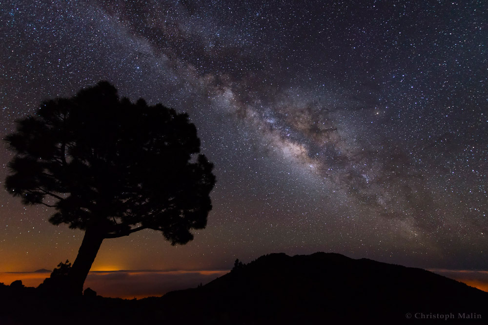 kenobi-wan-obi:  La Palma Dark Skies     The Milky Way appears in the dark starry