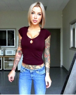 tattoogirlsx:  Pretty tattoo women  she is