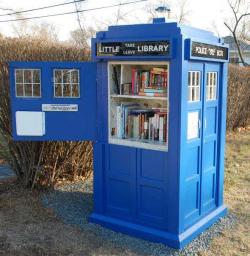 hatandmouse:  This is too perfect! A TARDIS