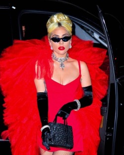 giveurselfprudence:Lady Gaga in NYC (May