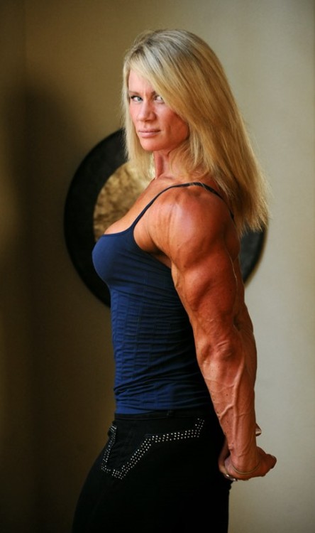 zimbo4444:..Lisa Giesbrecht..beautiful and sexy and super jacked..   ✨💪🏼👩🏼👍🏼✨ 