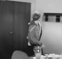  - Mamá me voy de casa.  - OK. Pero vas a estar sin computadora.   