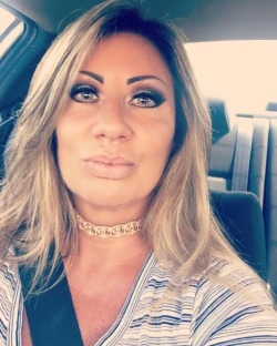 Hope everyone is having a great day!!! My makeup is on point with my favorite palette #modernrenaissancepalette @anastasiabeverlyhills and love the new contacts by @modishcontacts sky grey  #milf #mature #live #love #laugh #notoldbutexperienced #wedoitbes