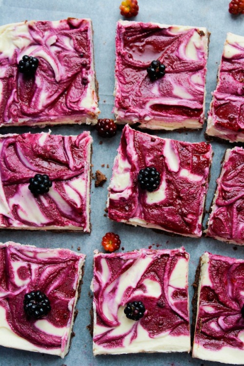 sweetoothgirl:    Raw Blackberry Cheesecake   