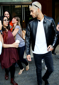 zaynswestindiangf:  styles-malik:Out in Paris - 24/6    BITCH ME TOO